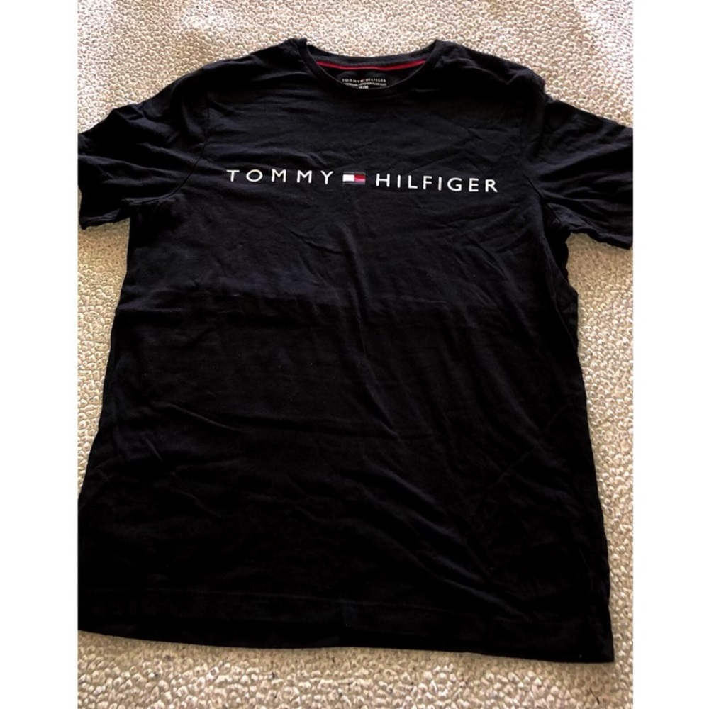 🔥TOMMY HILFIGER LOGO TEE🔥 - Picture 1 of 2